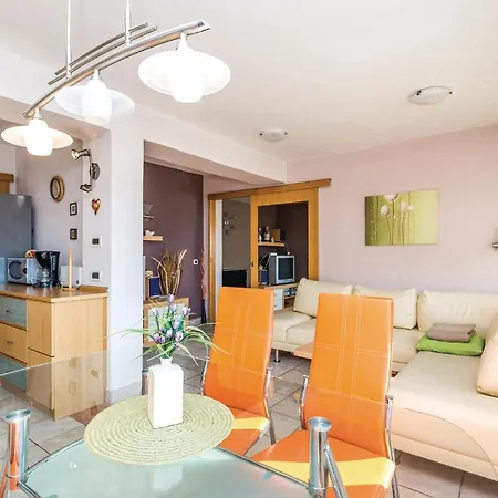 Stunning In With 1 Bedrooms And Wifi *