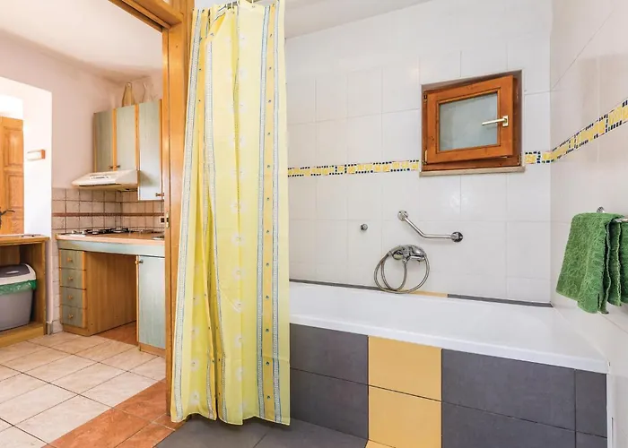 1 Bedroom Gorgeous In Ριέκα
