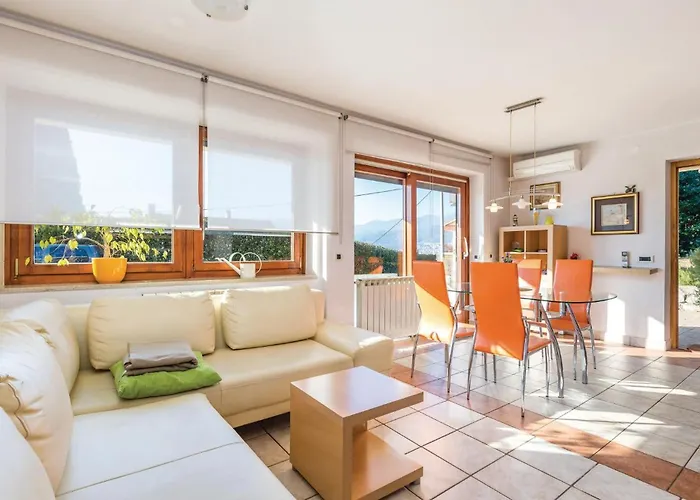 1 Bedroom Gorgeous In Apartamento Rijeka